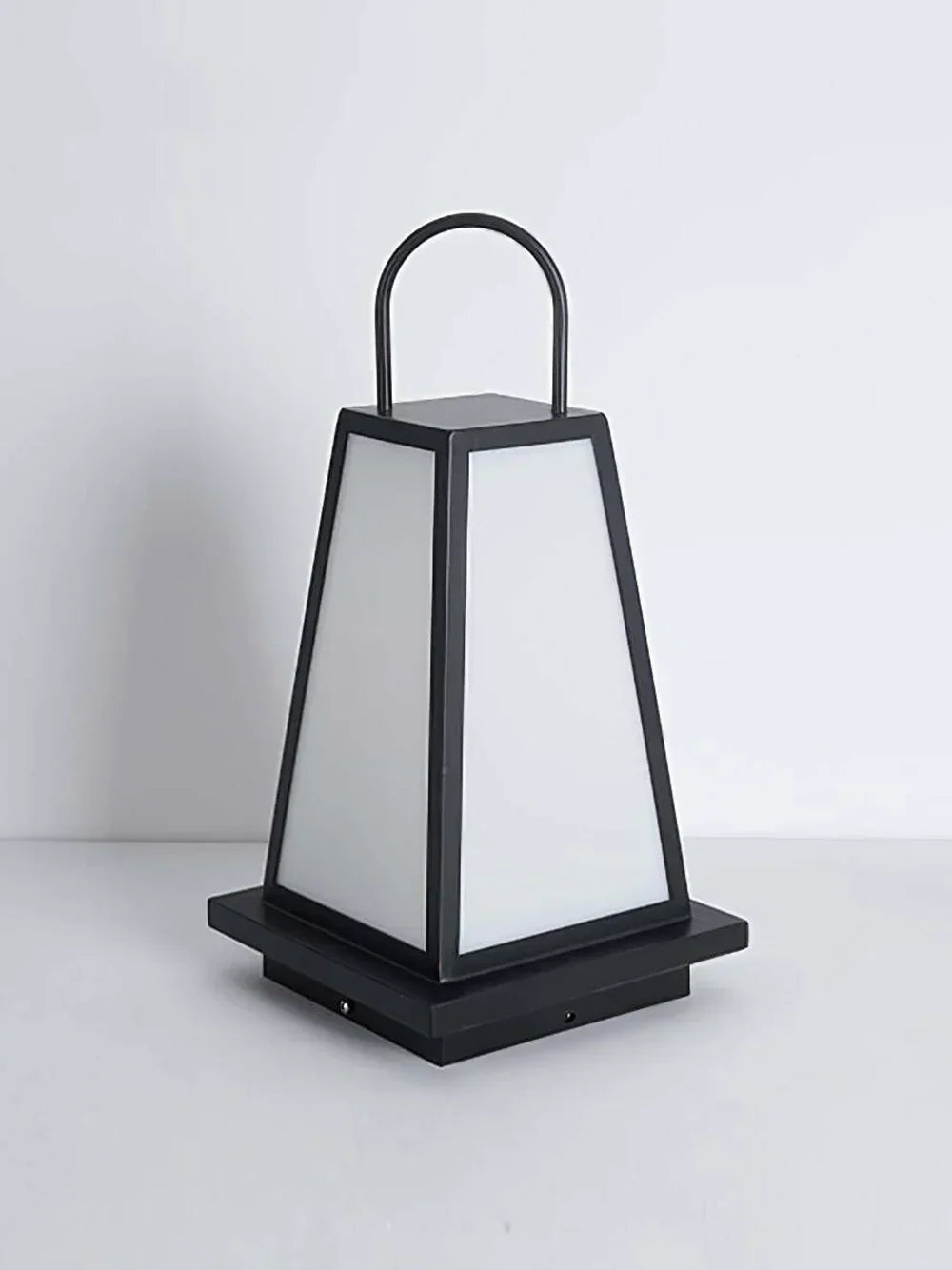 Farol de suelo exterior Nuvaro – apagado sobre fondo claro