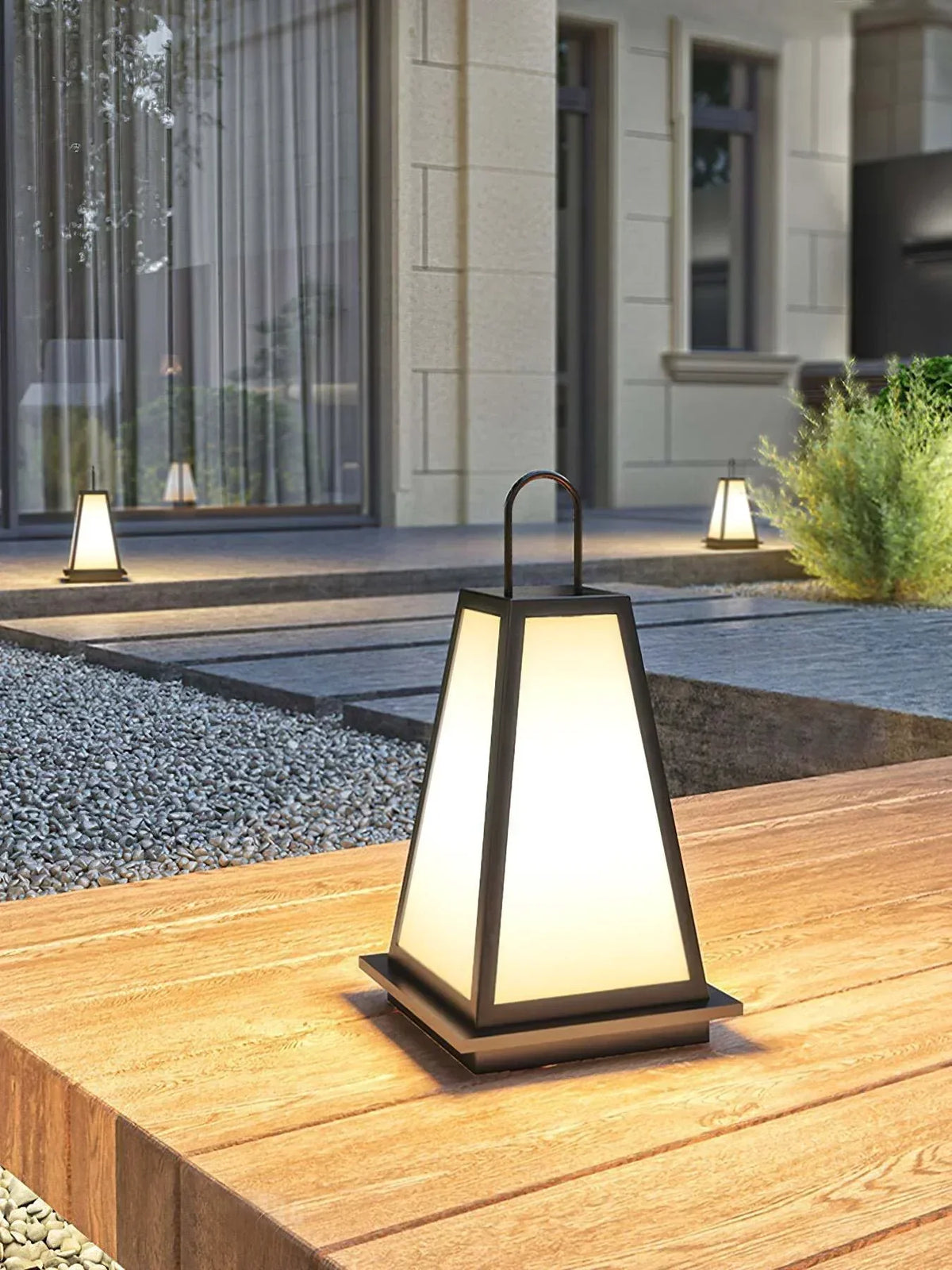 Farol de suelo exterior Nuvaro en una terraza al anochecer – imagen 9