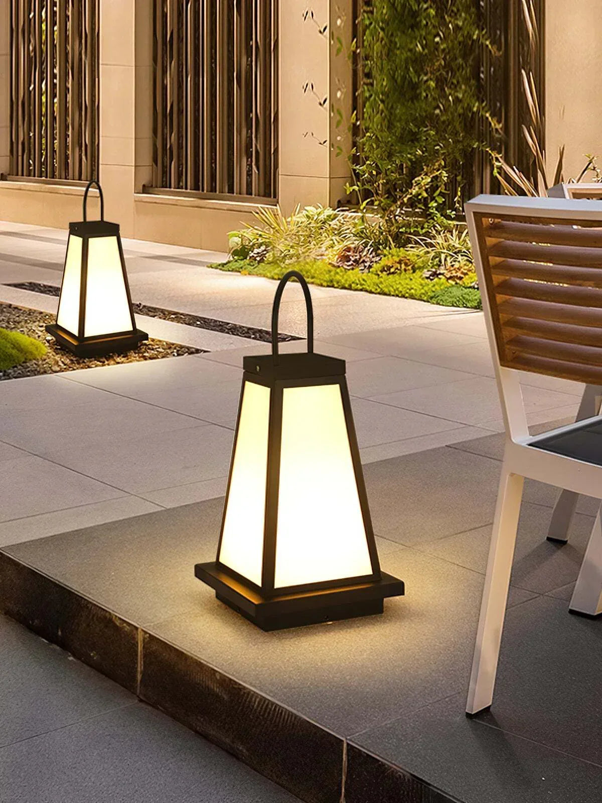 Farol de suelo exterior Nuvaro en una terraza al anochecer – imagen 10