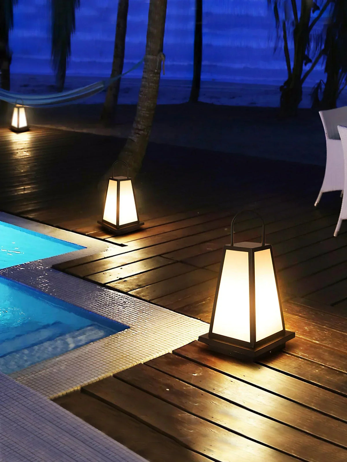 Farol de suelo exterior Nuvaro en una terraza al anochecer – imagen 14