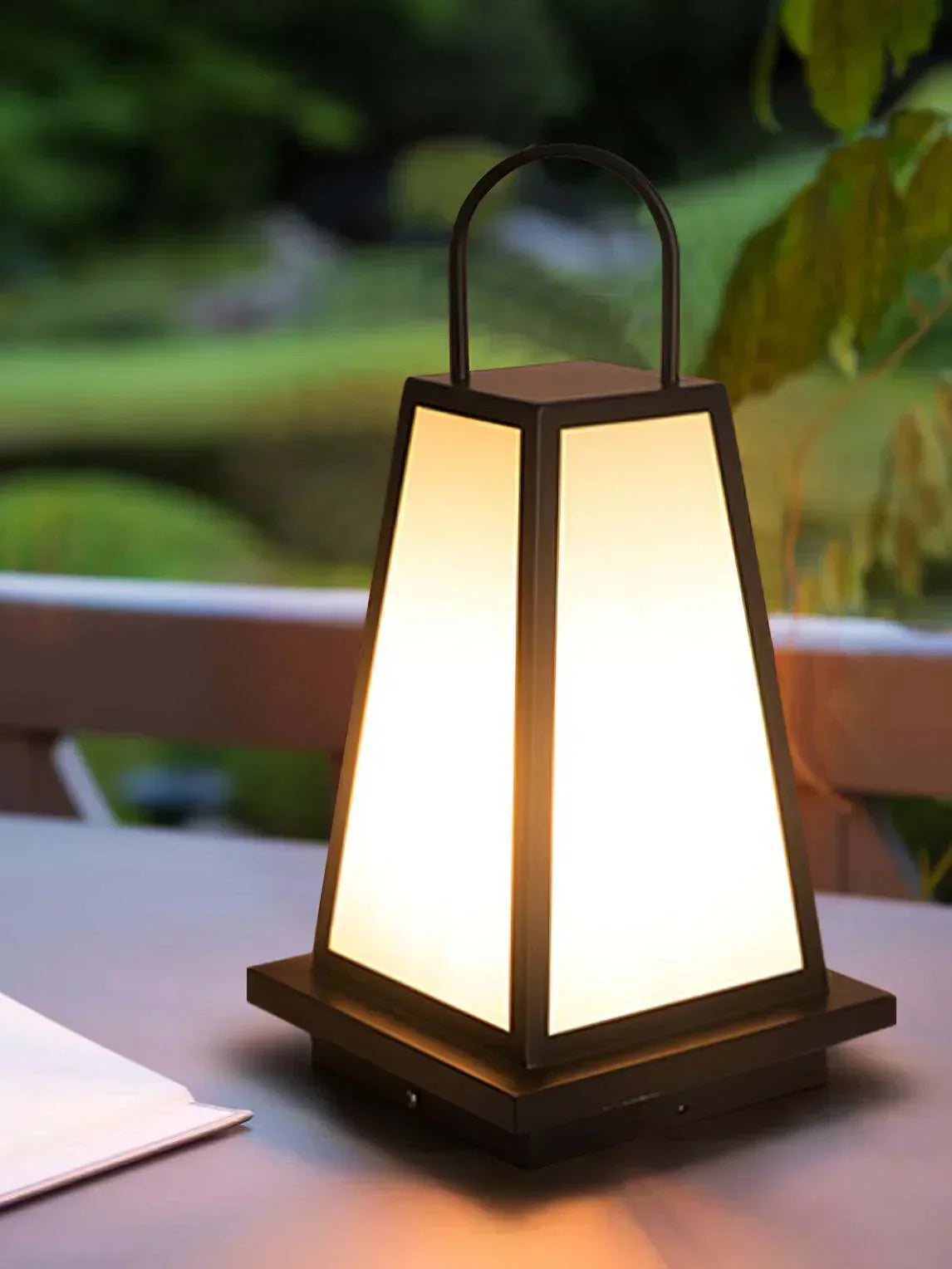 Farol de suelo exterior Nuvaro en una terraza al anochecer – imagen 19