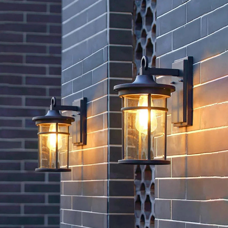 Farol de pared exterior Nyrena – pareja de faroles en una pared de ladrillo