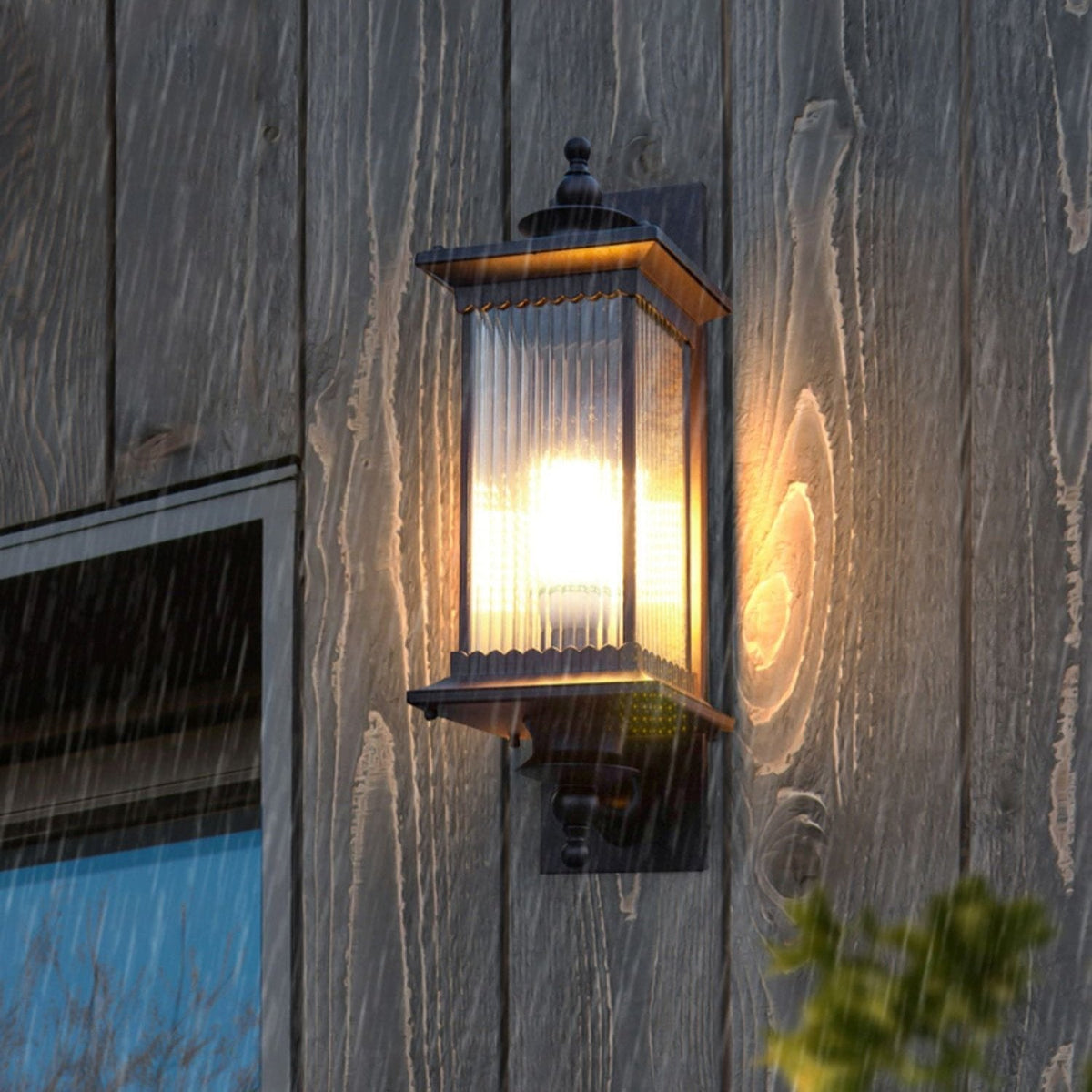 Farol de pared exterior Nyvela – bajo la lluvia