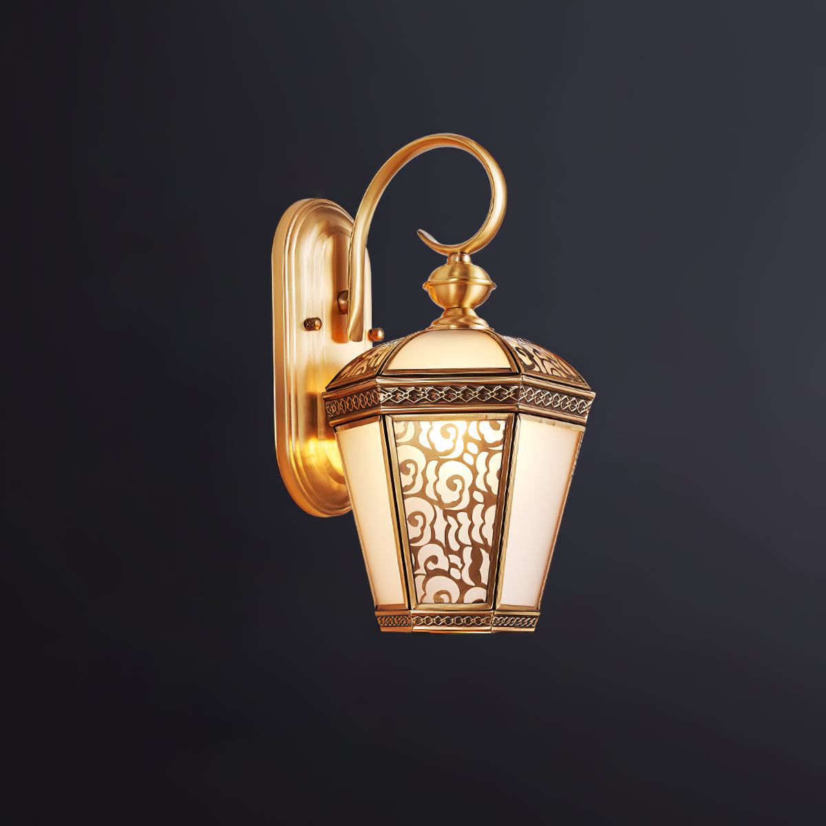 Farol de pared exterior de latón Ofelma en una entrada clásica – imagen 13