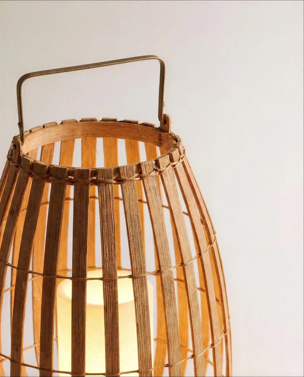 Farol LED de exterior Omimbra en un jardín mediterráneo – imagen 6