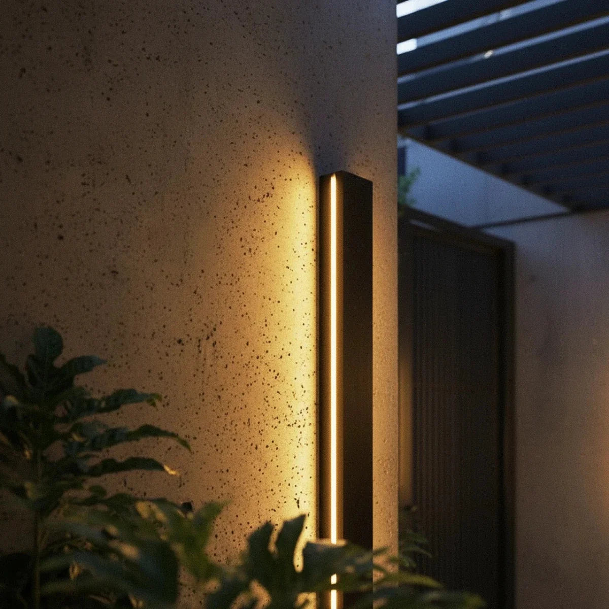 Aplique de pared exterior lineal Ostrina – detalle del halo de luz