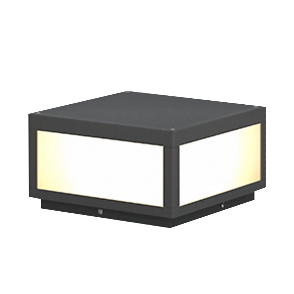 Farol de pilar exterior Kobira cubo LED en un jardín – imagen 16