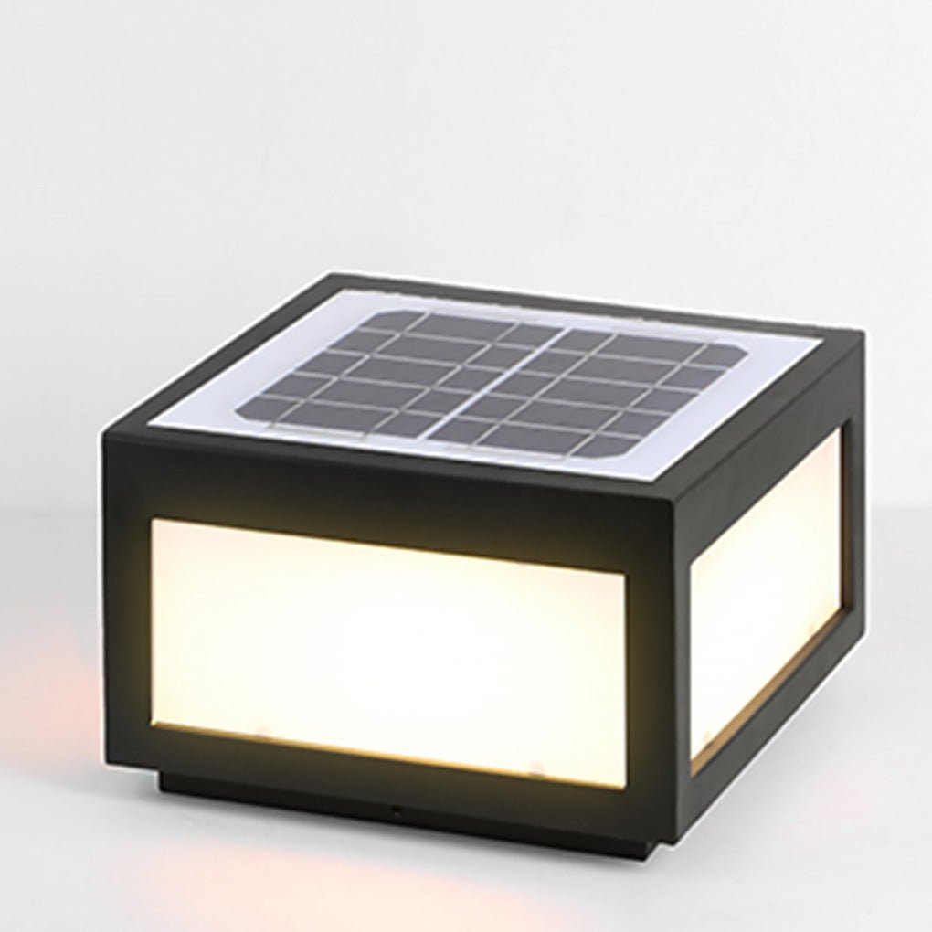 Farol de pilar exterior Kobira cubo LED en un jardín – imagen 21