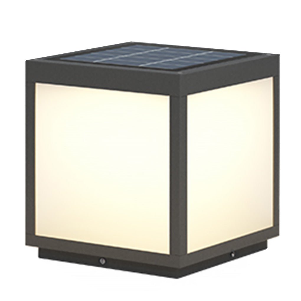Farol de pilar exterior Kobira cubo LED en un jardín – imagen 14