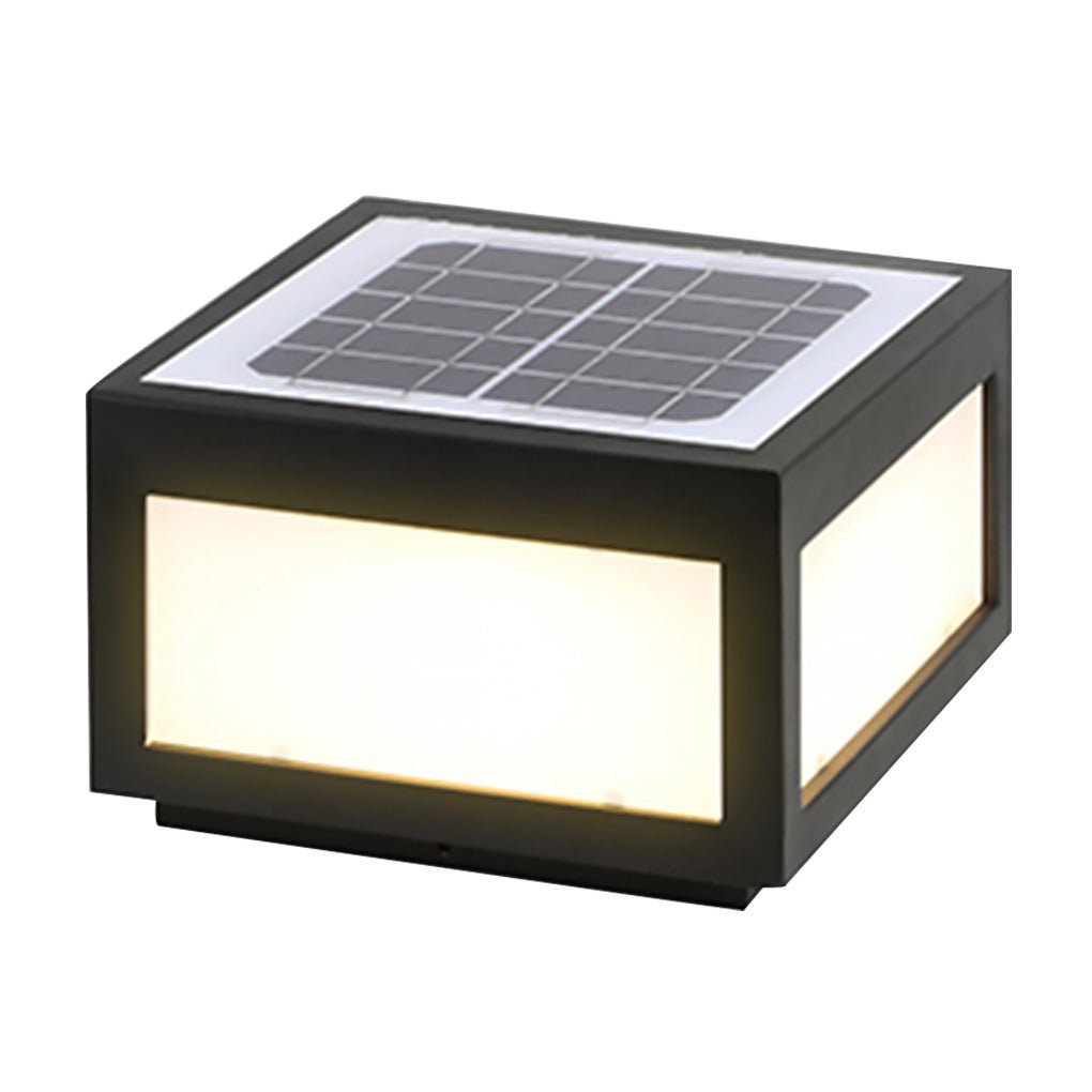 Farol de pilar exterior Kobira cubo LED en un jardín – imagen 15