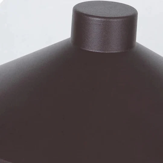 Baliza de jardín LED Oyena – detalle del sombrerete metálico