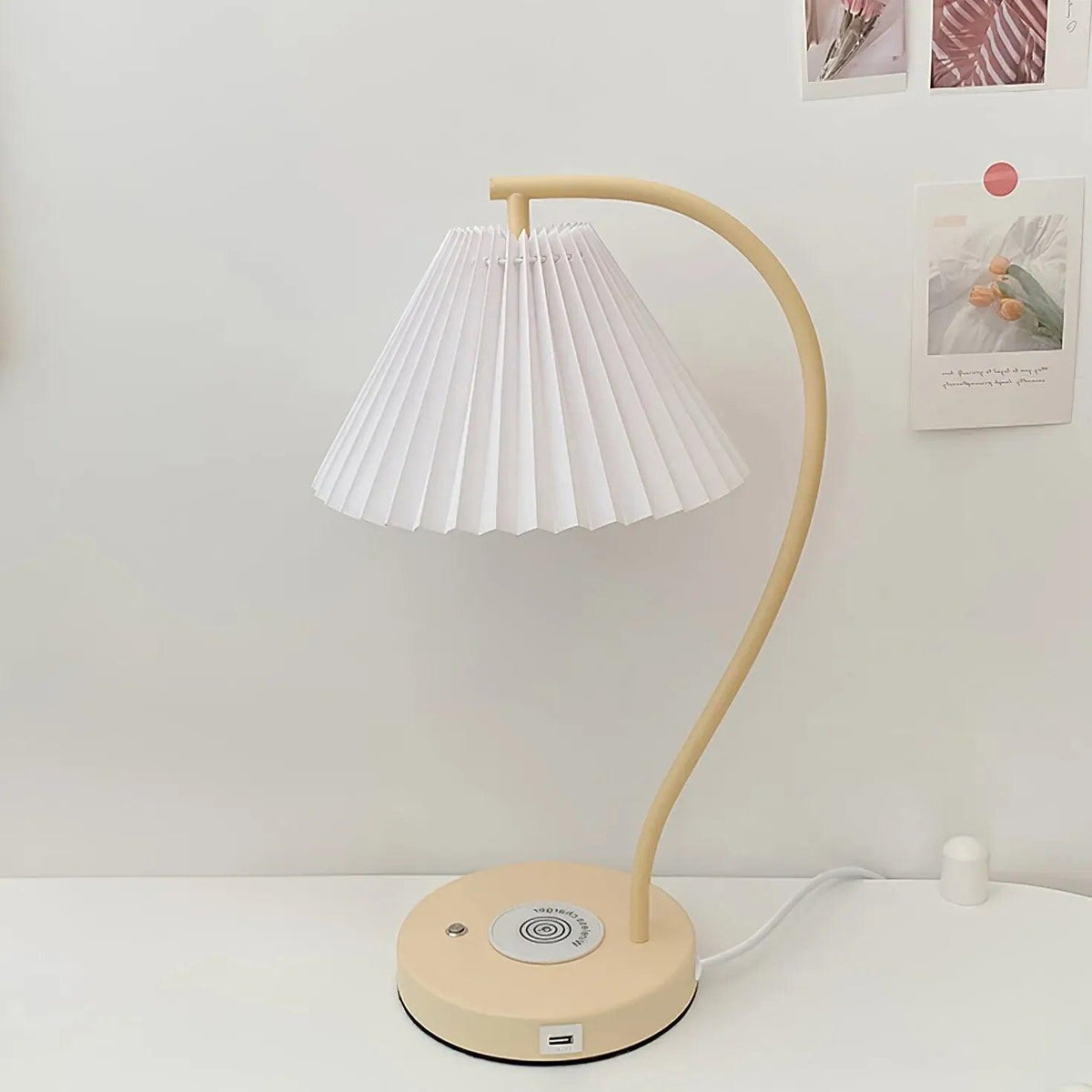 Plisena - Lámpara de Mesa Plisada con Carga Inalámbrica y USB
