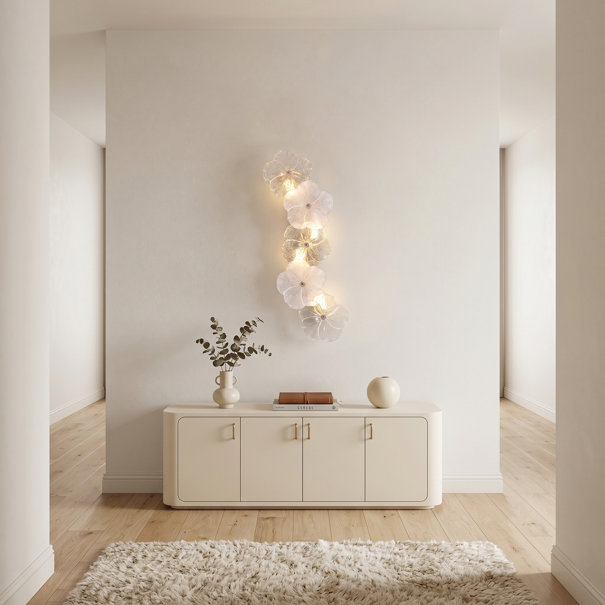 Aplique de pared con flores de cristal Pomelia – en un recibidor