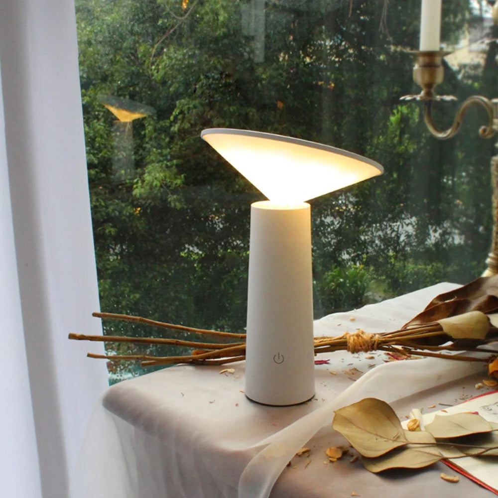 LumenFlex - Lámpara de Mesa LED con Brazo Ajustable y Moderno