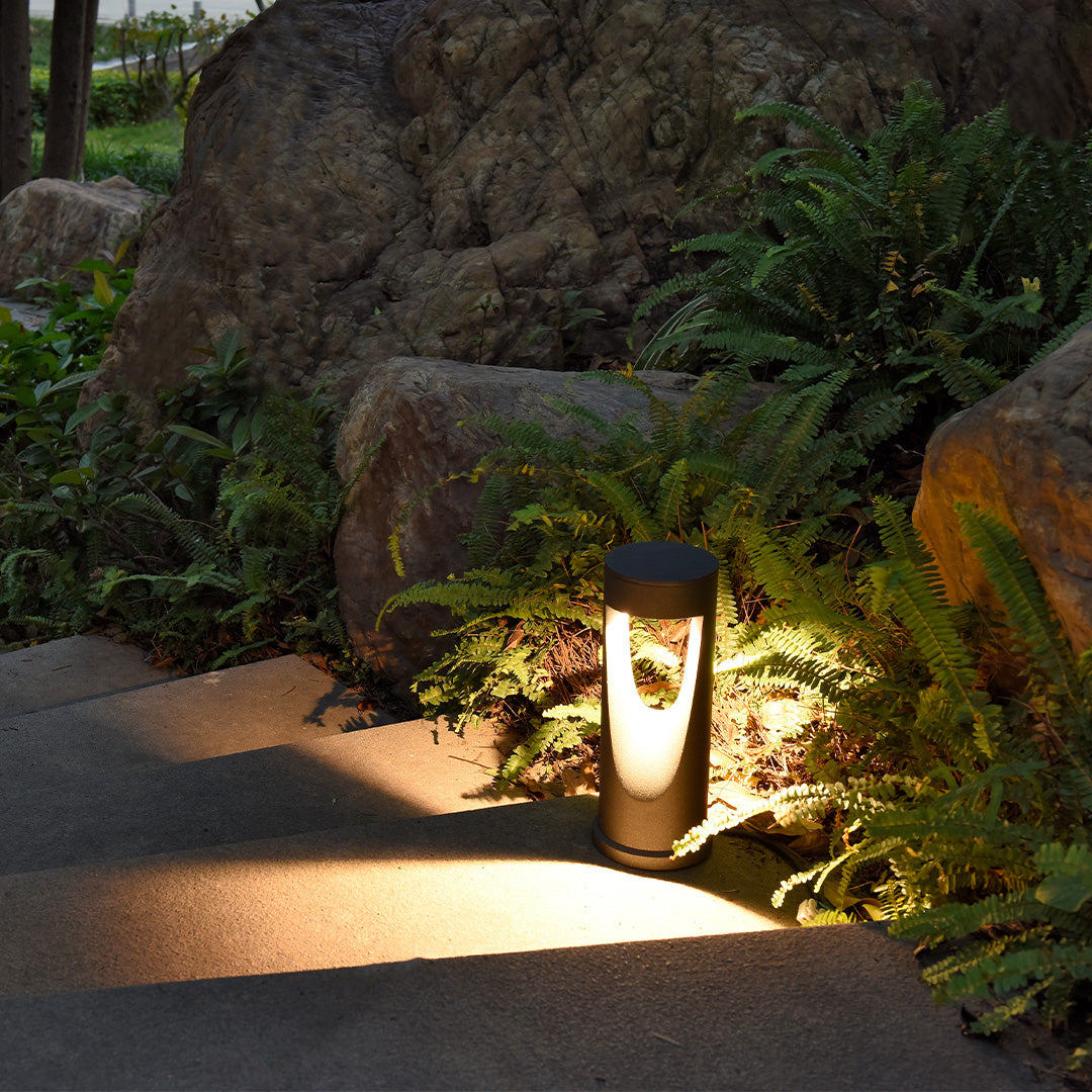 Baliza de jardín LED Jelvara – iluminando unos escalones de jardín
