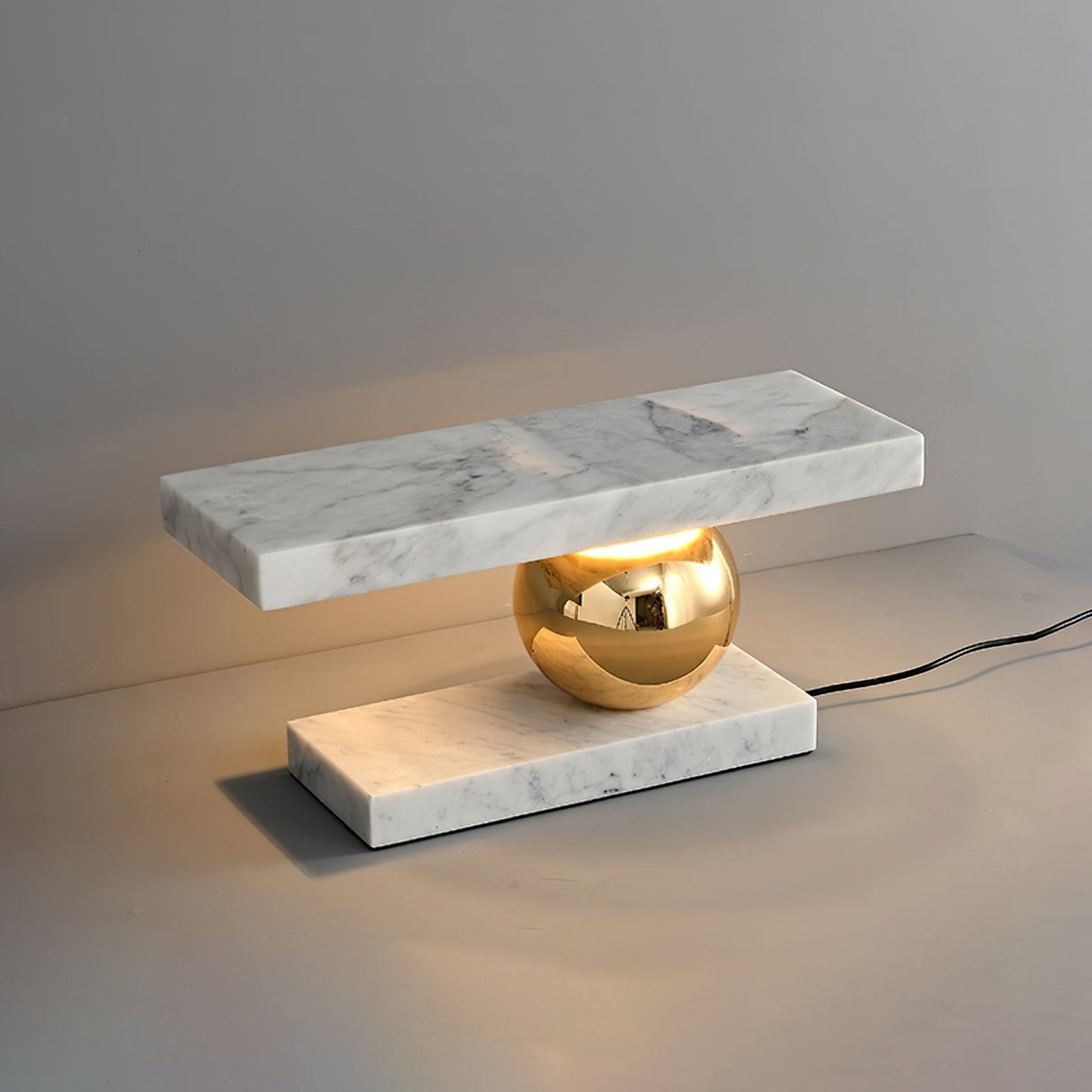 Lámpara de mesa de mármol Quasara sobre una mesa auxiliar – imagen 14