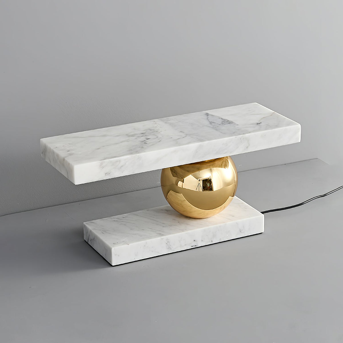 Lámpara de mesa de mármol Quasara sobre una mesa auxiliar – imagen 15