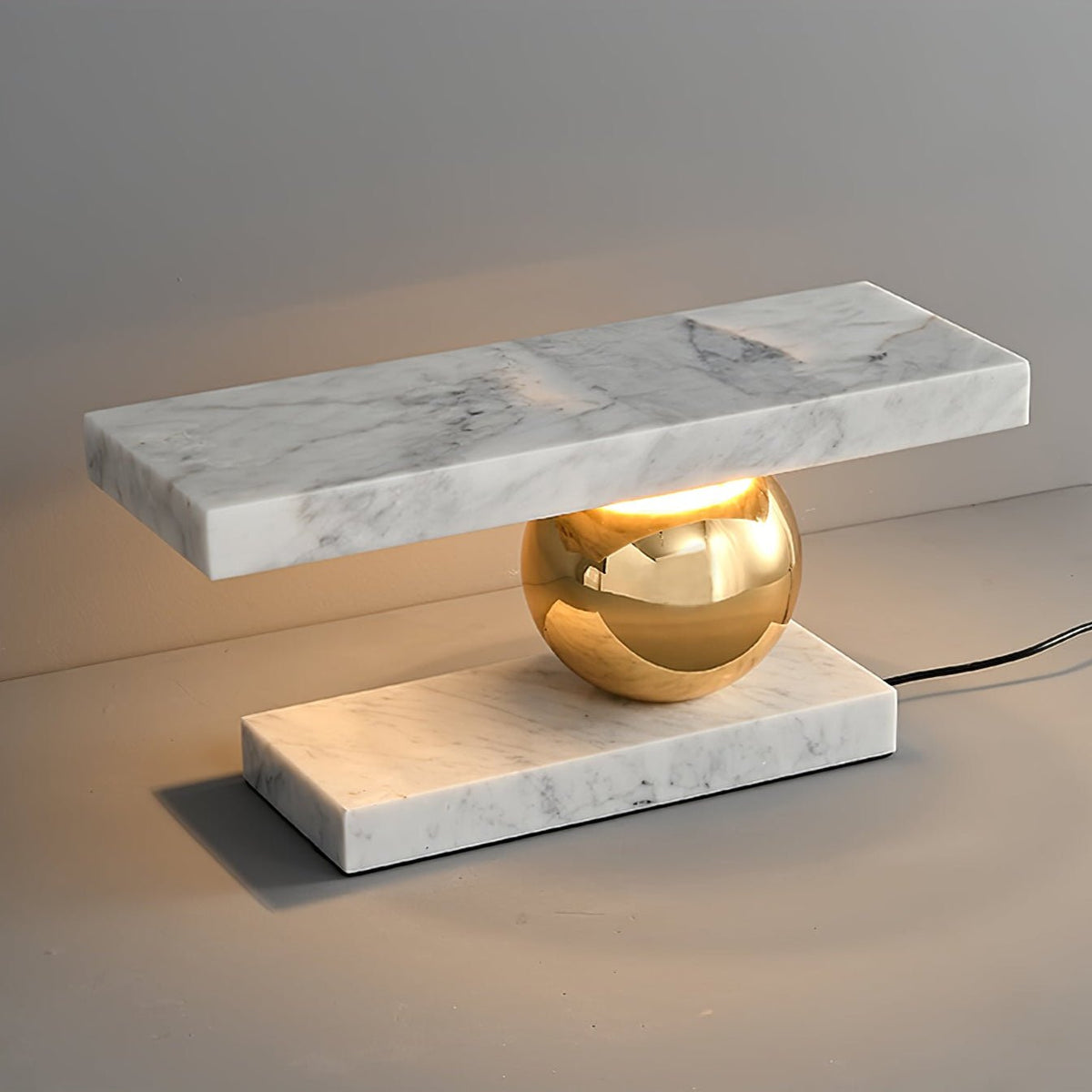 Lámpara de mesa de mármol Quasara sobre una mesa auxiliar – imagen 23