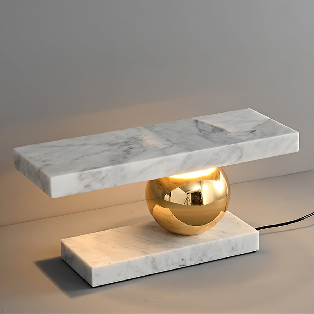 Lámpara de mesa de mármol Quasara sobre una mesa auxiliar – imagen 6