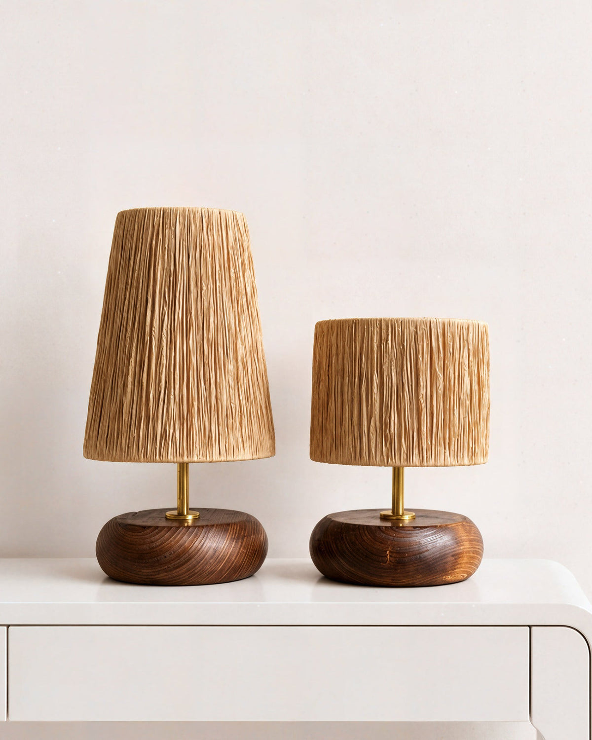 Lámpara de mesa de rafia y madera Rafela – vista principal