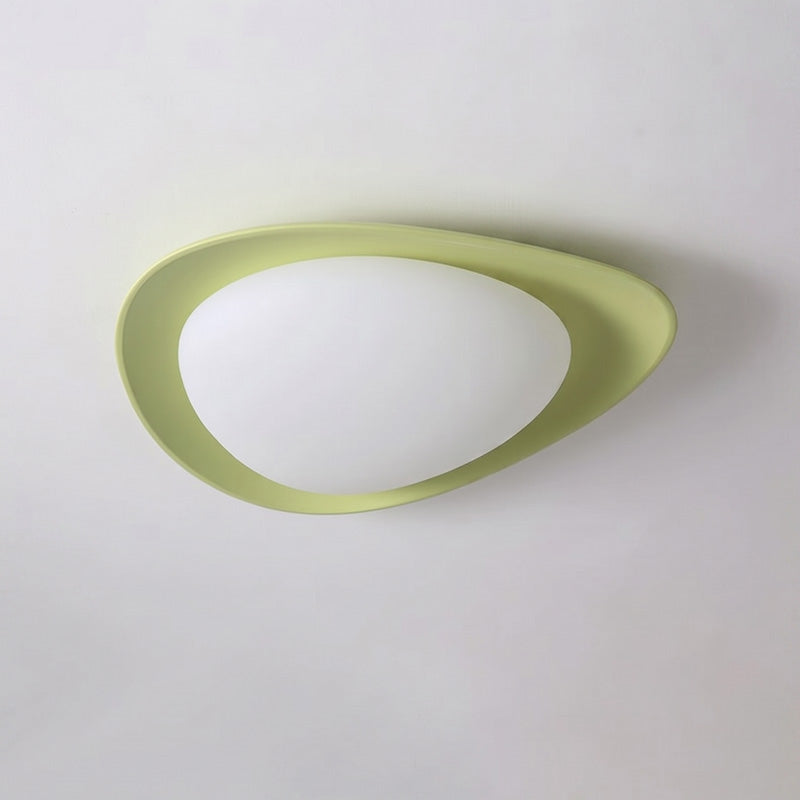 Plafón LED en forma de canto rodado Cantela – con aro verde