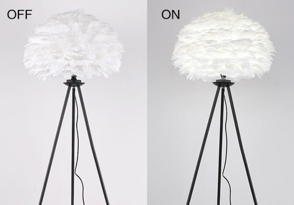 Lámpara de pie con pantalla de plumas blancas Sedara – trípode negro apagado y encendido