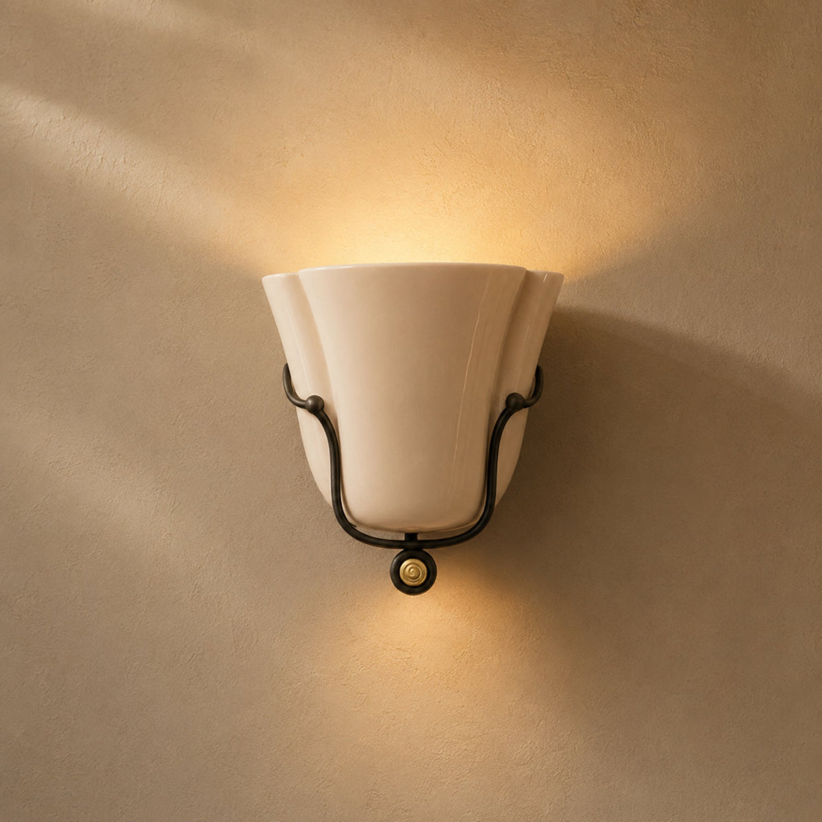 Aplique de pared de cerámica Zelmira – pantalla de cerámica beige