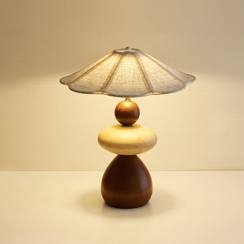 Lámpara de mesa de madera Rimela – tamaño grande encendida