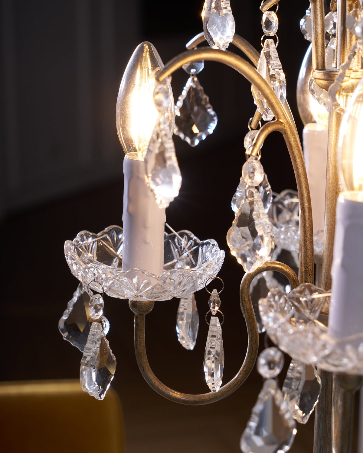 Lámpara de mesa de cristal Rocaya – detalle de los colgantes de cristal