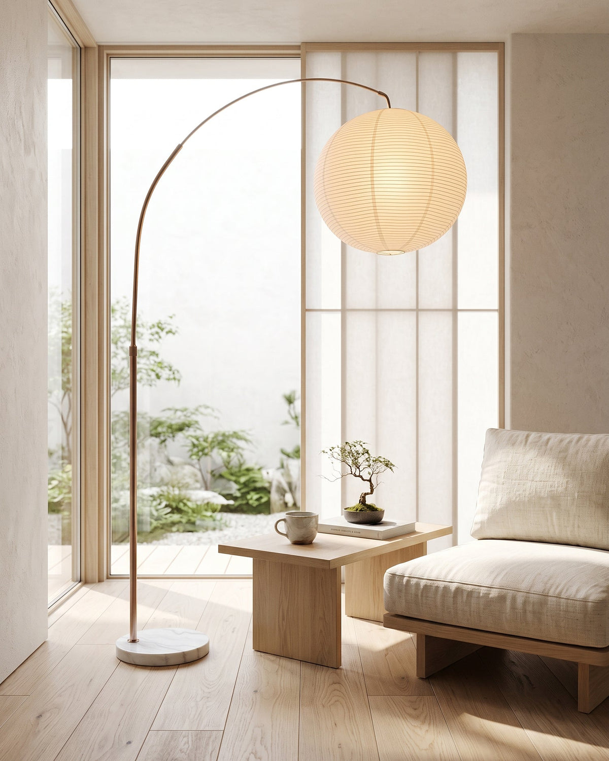 Lámpara de pie de arco con globo de papel Rolanta en un salón de estilo japandi – imagen 8