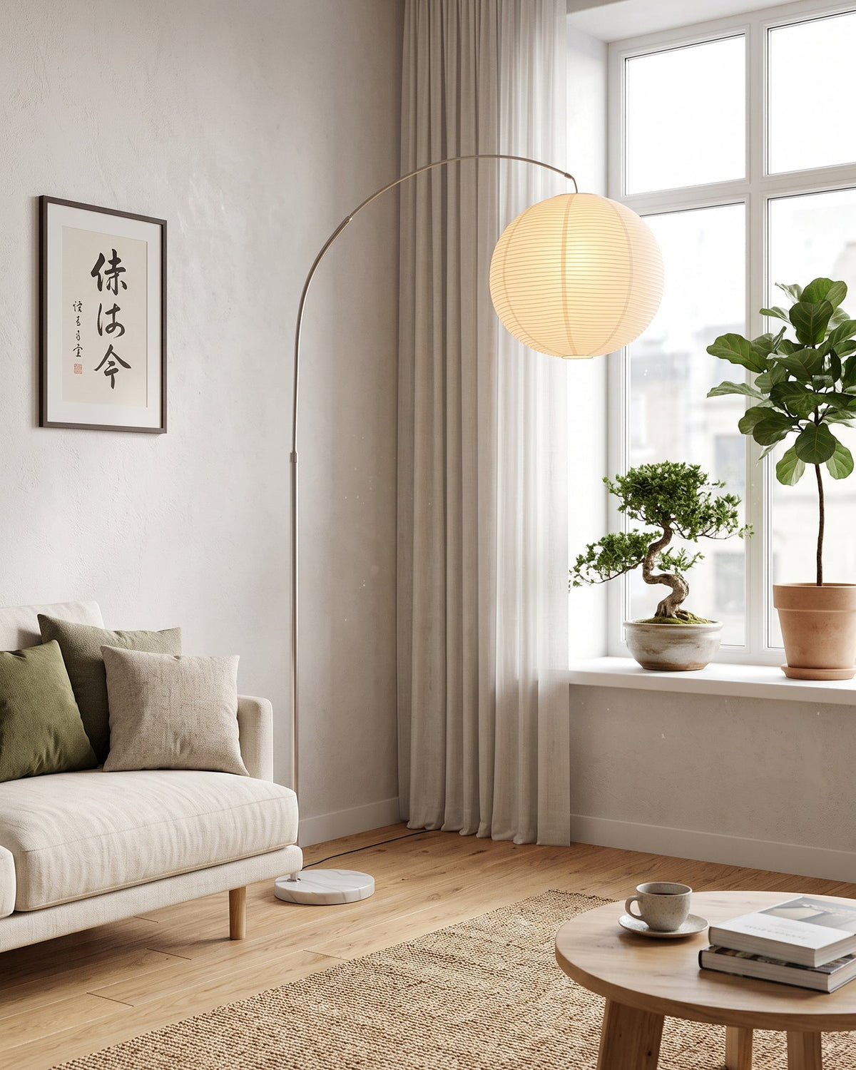 Lámpara de pie de arco con globo de papel Rolanta en un salón de estilo japandi – imagen 13