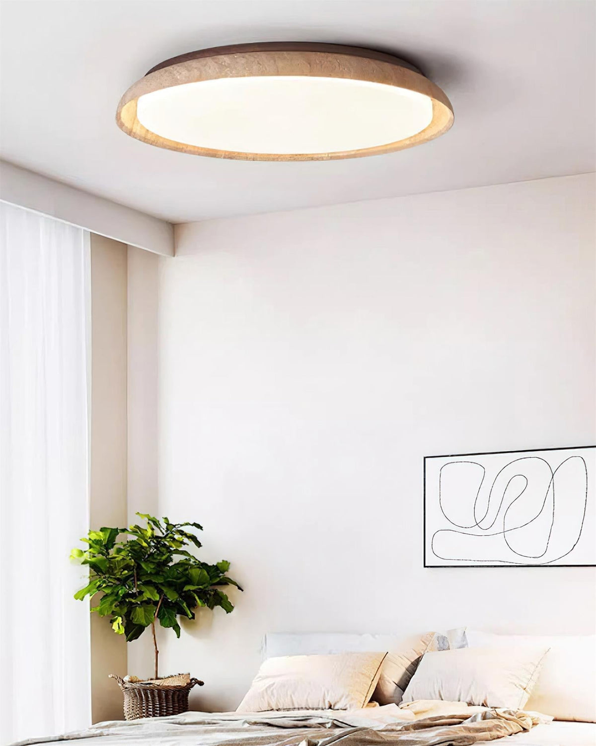 Plafón LED de techo Calerra con aro de travertino en un salón de estilo japandi – imagen 16