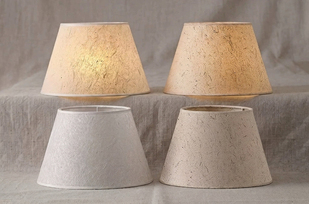 Lámpara de mesa de travertino Rovina sobre una mesita de noche – imagen 14