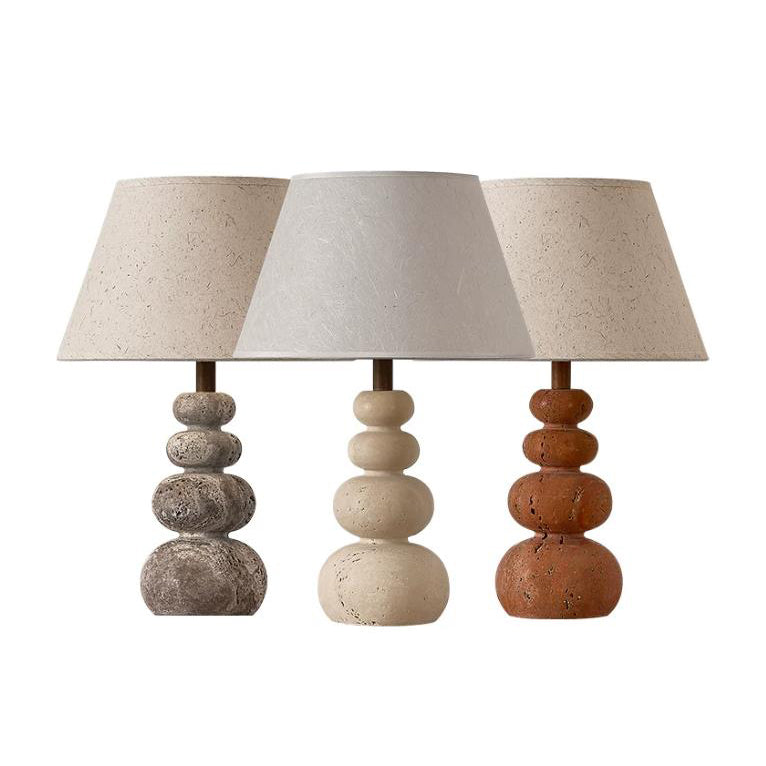 Lámpara de mesa de travertino Rovina sobre una mesita de noche – imagen 15