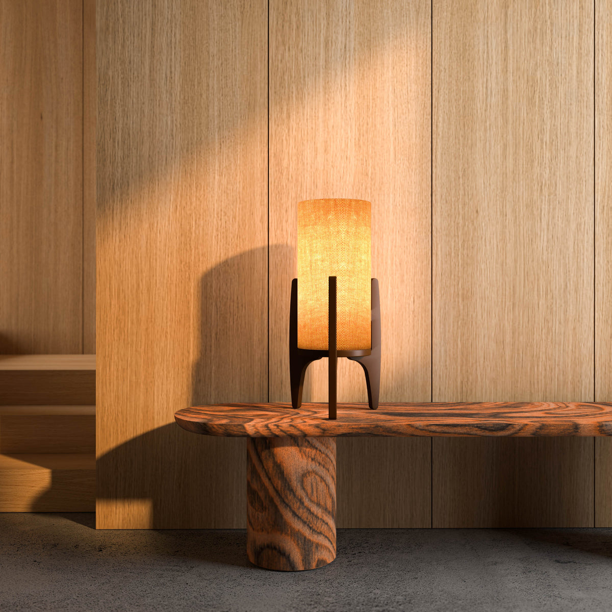 Lámpara de mesa de lino y madera Velasca en un salón cálido de madera – imagen 13