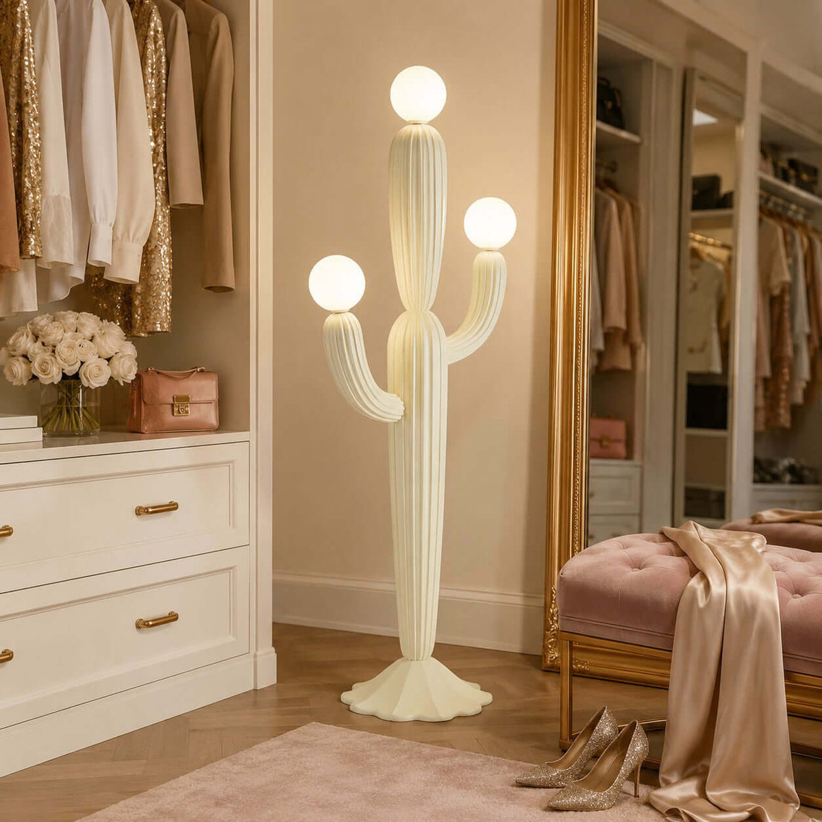 Lámpara de pie cactus Saguara en un salón luminoso – imagen 11