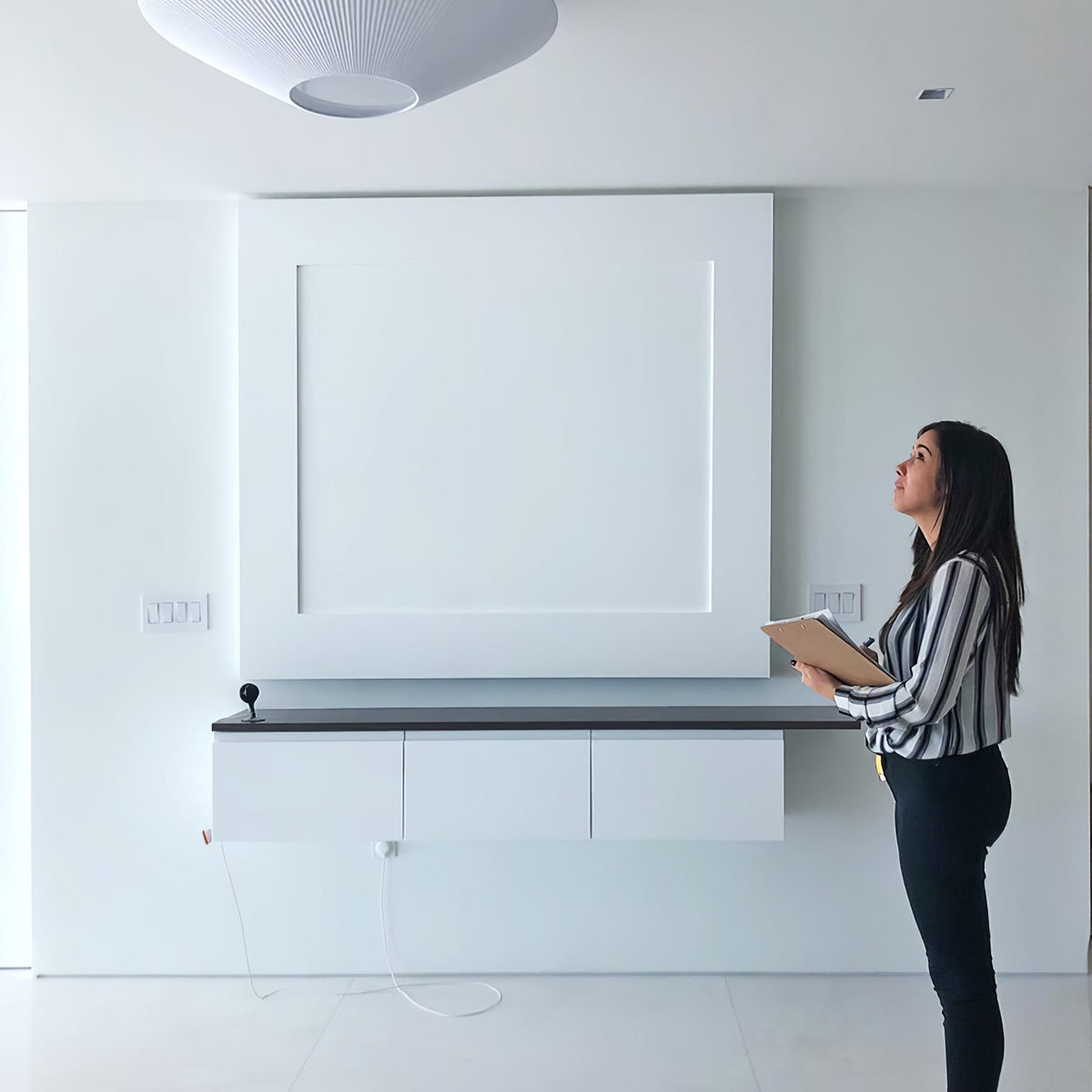 Plafón de techo de tela Sedalia en un salón luminoso – imagen 23