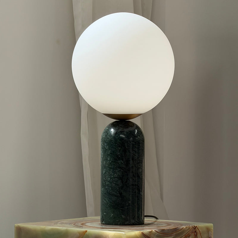 Selunda - Lámpara de Mesa de Mármol con Globo de Cristal Opal