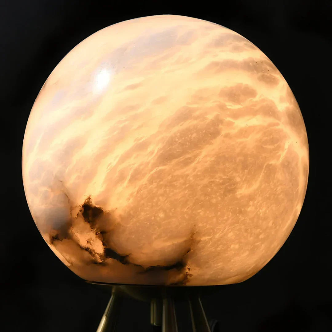 Lámpara de mesa de alabastro Selunia – detalle del brillo de la piedra