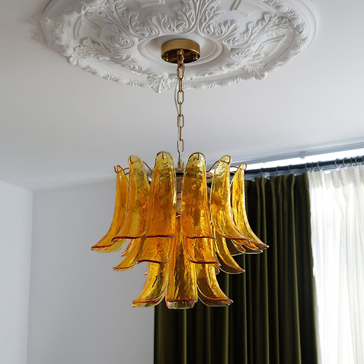 Lámpara de araña de pétalos de cristal Sépala en un comedor elegante – imagen 13