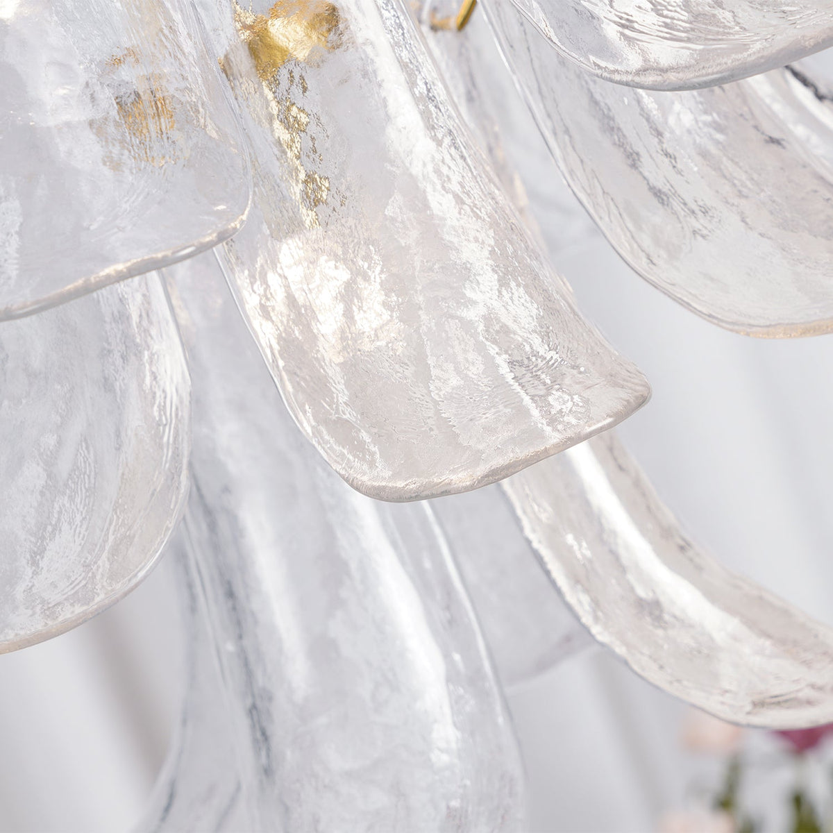 Lámpara de araña de pétalos de cristal Sépala en un comedor elegante – imagen 19