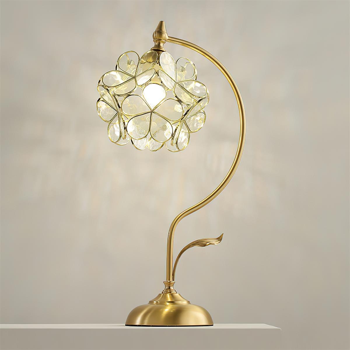 Lámpara de mesa de latón con flor de cristal Sepalia – cristal transparente