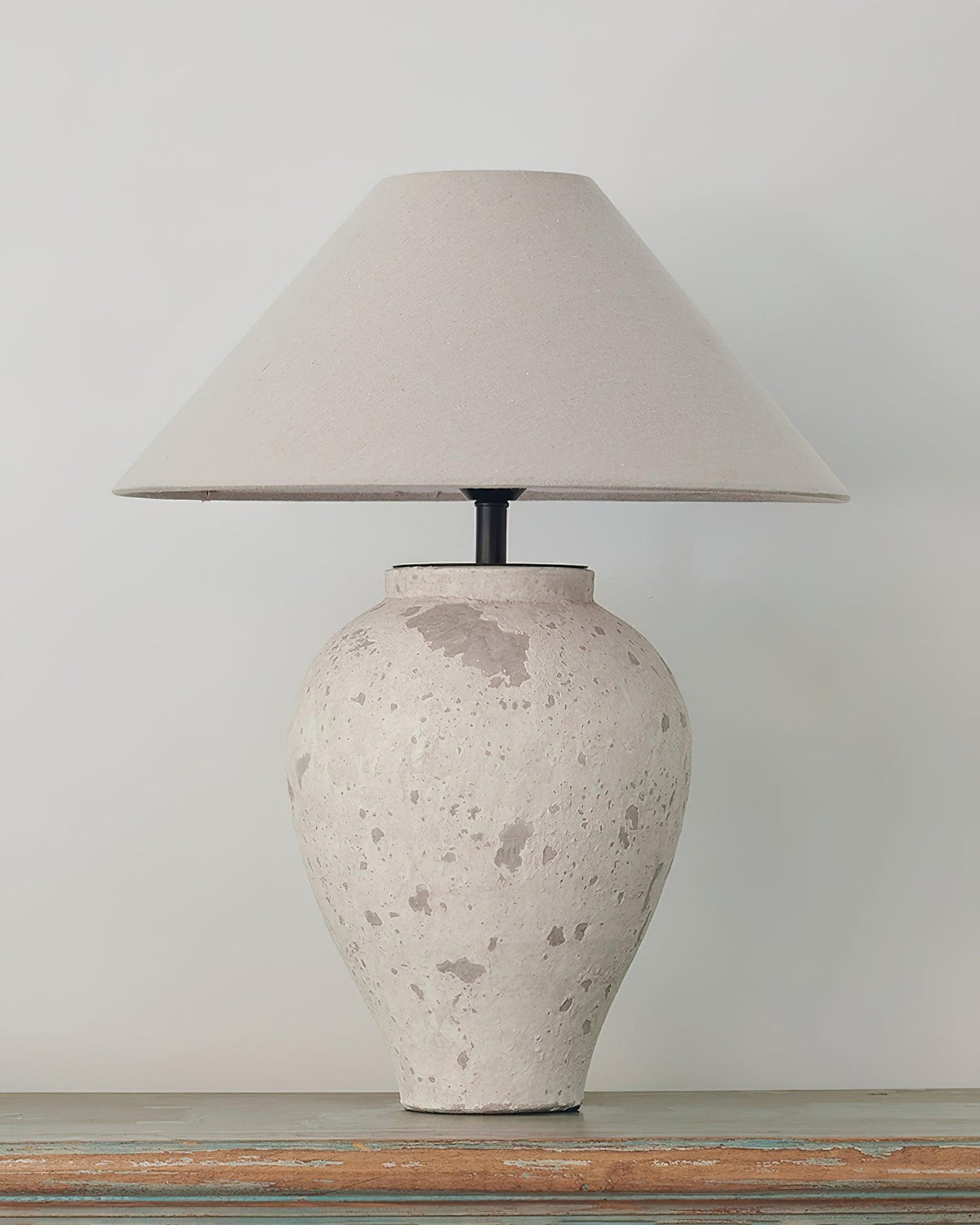 Lámpara de mesa de cerámica Sileta – base de cerámica con acabado piedra