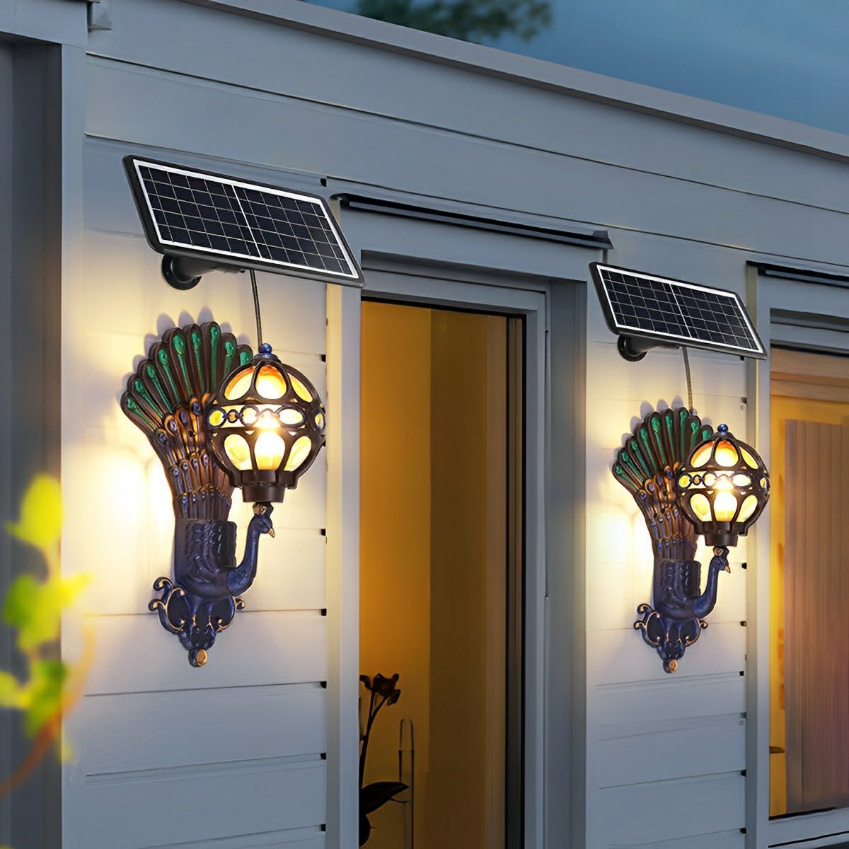 Aplique de pared exterior Mipava – versión solar con panel en la fachada