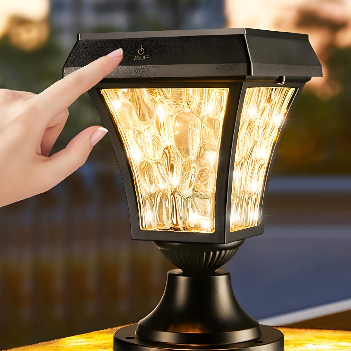 Farol solar para pilar Jaonda – detalle del interruptor táctil
