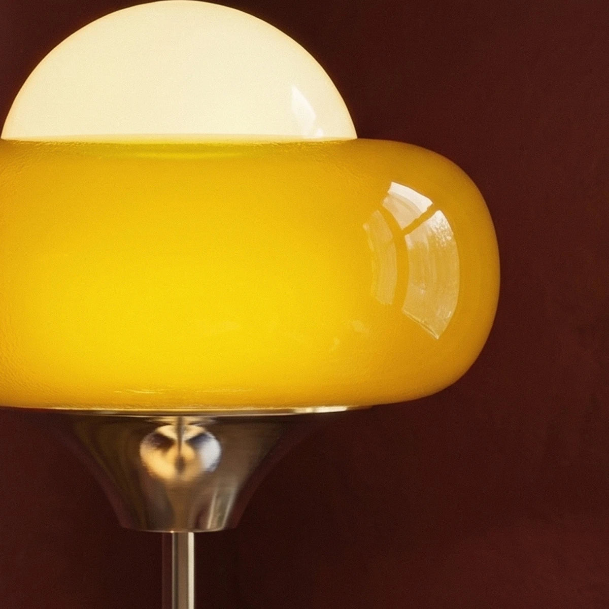 Lámpara de mesa retro Sorbeta – detalle del cristal naranja y la cúpula opal