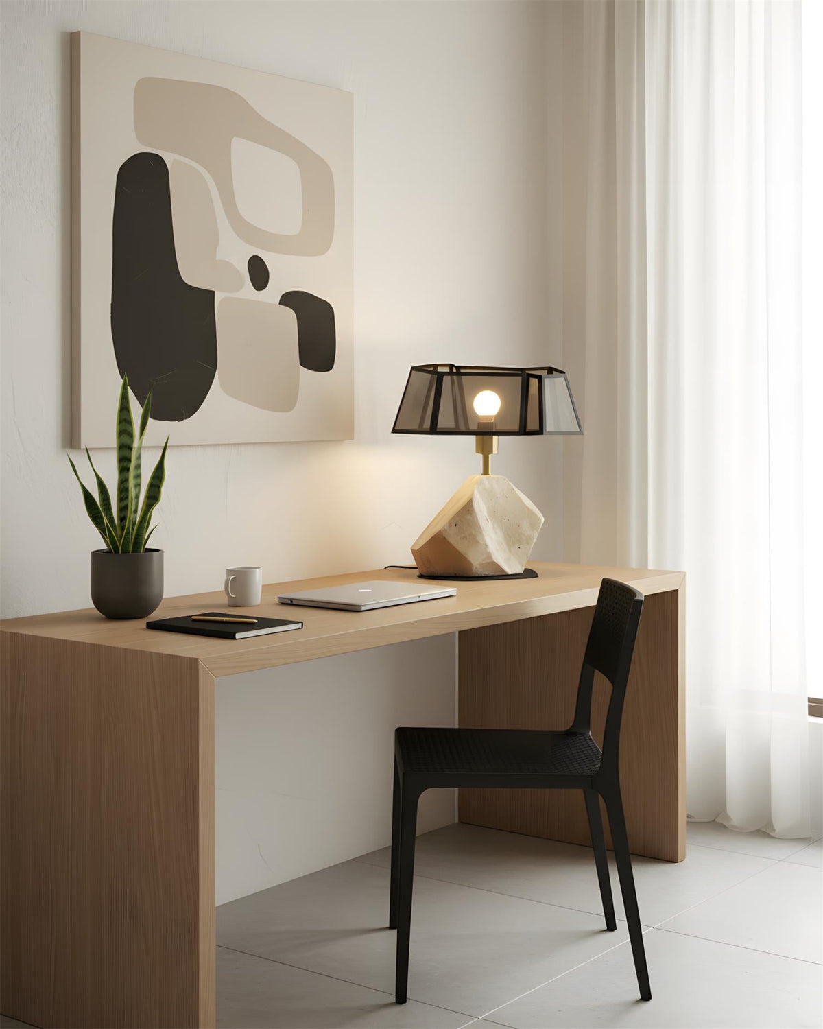 Lámpara de mesa de travertino Tallisca – en un escritorio de estilo minimalista
