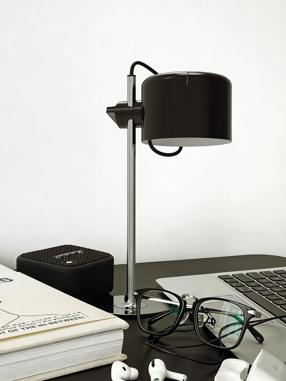 Lámpara de mesa retro de metal Tamboria en un escritorio luminoso – imagen 12