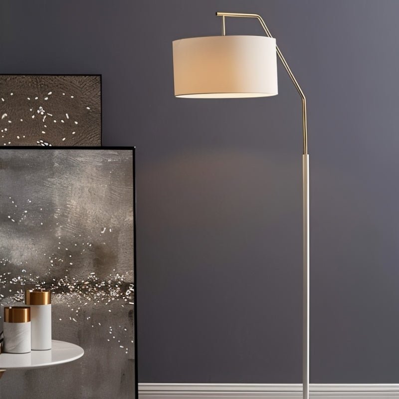 Lámpara de pie arco Tambria en un salón moderno – imagen 7