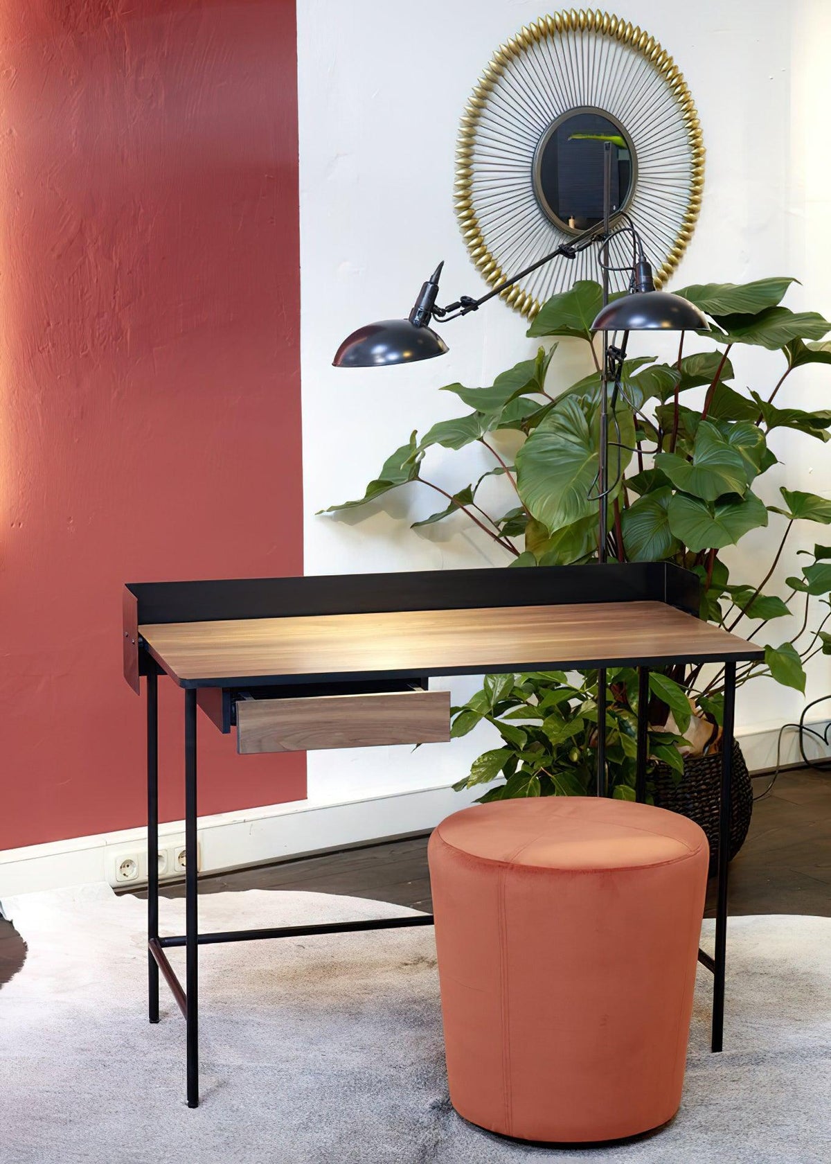 Lámpara de pie con brazos articulados Tangora en un salón de estilo industrial – imagen 12